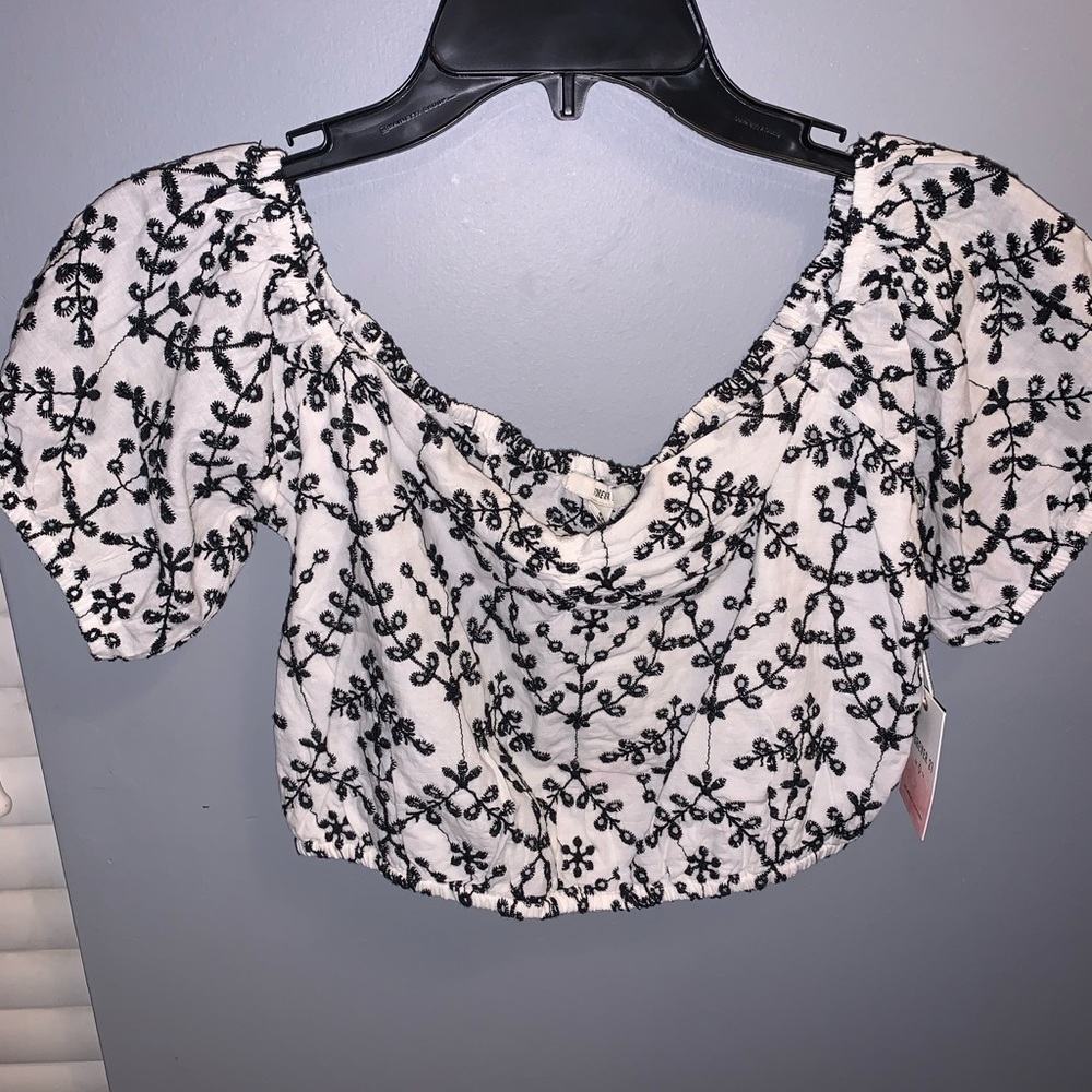 Never worn cute crop top
